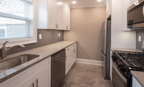 Apartments Near Hair Design Institute at Fifth Avenue-New York Leonia Manor: In-Unit Washer & Dryer, Heat, Hot & Cold Water Included, Cat & Dog Friendly, and Walk-In Closets for Hair Design Institute at Fifth Avenue-New York Students in New York, NY