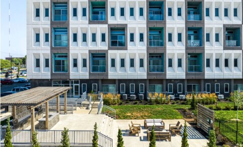 Apartments Near Graceland University - Independence Midtown Plaza for Graceland University - Independence Students in Independence, MO