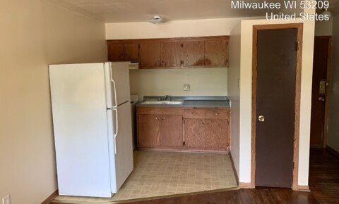 Apartments Near Milwaukee 2830 W. Bobolink Ave. for Milwaukee Students in Milwaukee, WI