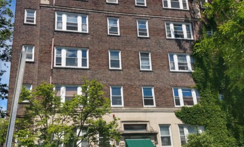 Apartments Near Massachusetts Bay Community College Spacious 1 bed - On Site Laundry - Close to Whole Foods for Massachusetts Bay Community College Students in Wellesley Hills, MA