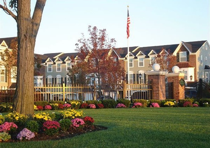 Apartments Near Greenview Square
