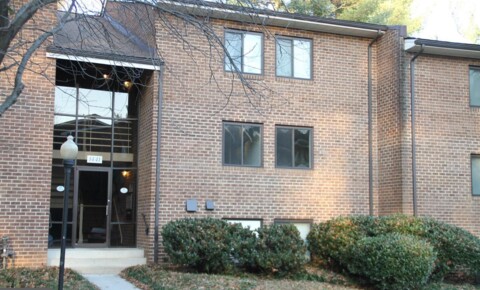 Houses Near Strayer University-Loudoun Campus Spacious condo in great location! for Strayer University-Loudoun Campus Students in Ashburn, VA