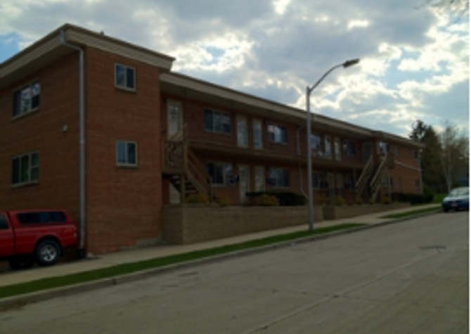 Apartments Near 605 - 1500 S. 92nd