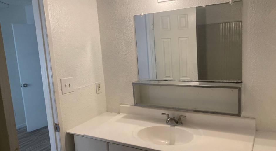 $500 OOF MOVE-IN