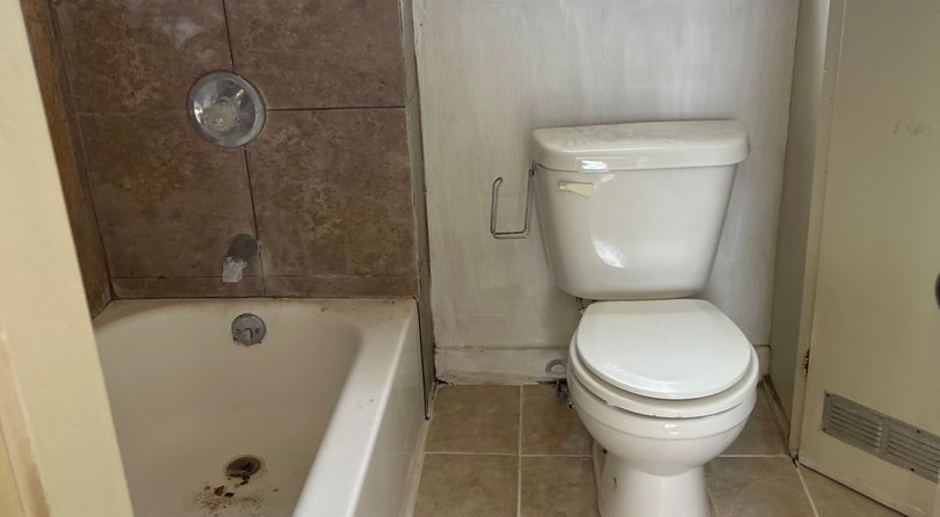 Located in Portales! Fully Furnished 1 Bed Studio Apartment! Water Included! 