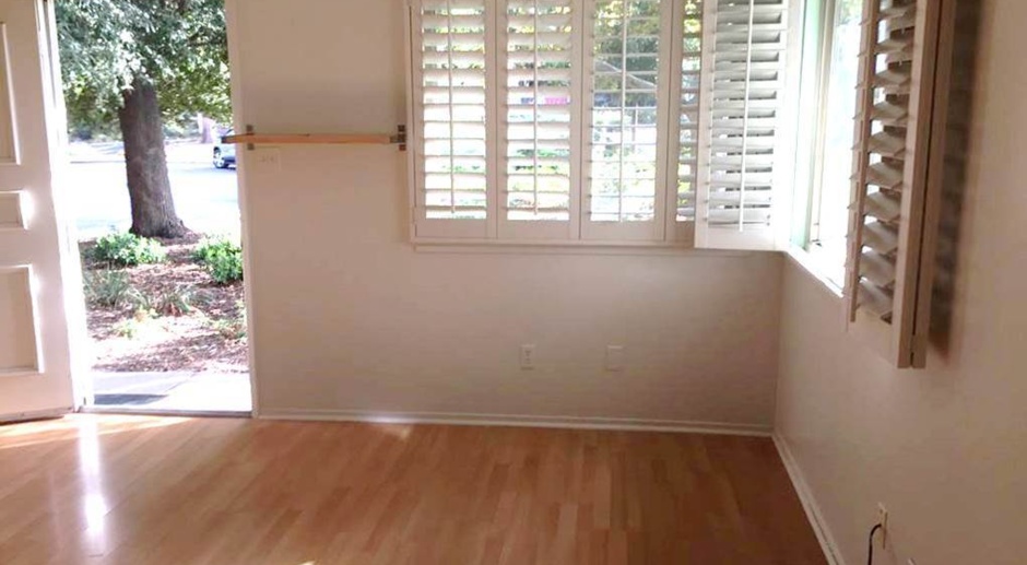 Epic Real Estate & Asso. Inc. - Bright- open floor plan - -CLOSE TO UC DAVIS- Beautiful Cozy Two bedrooms with PKG!