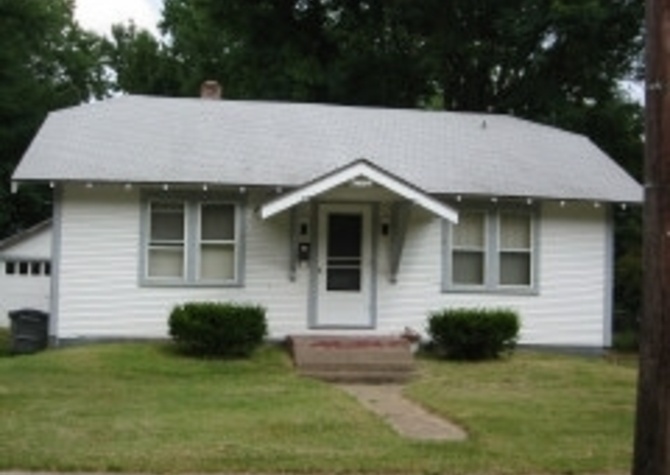 Houses Near 1060 S. Jefferson - 3BR House Just 5 Blocks from MSU!!