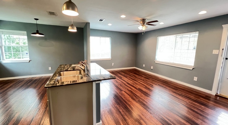 Remodeled and charming 2/1 located close to Parkland, UTSW, & Ben E Keith! 