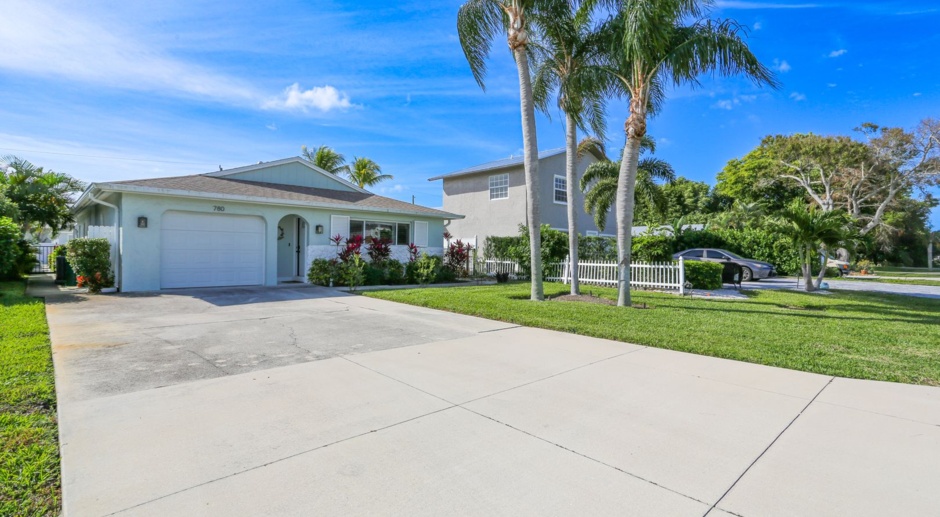 ** NAPLES PARK REMODELED 3/2 BEAUTIFUL HOME READY FOR YOU **  WALK ACROSS STREET TO MERCATO ** NO HOA PROCESS HERE **