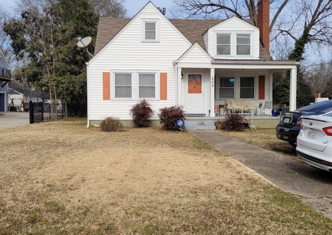 Houses Near 205 Delway St. Unit B, Raleigh- Cute as a button! Hardwood floors!
