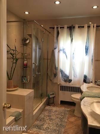 Wonderful 4 Bedroom 3 Bath Single Family Home -Yard- Deck- W/D In Unit - Parking in Driveway/Yonkers