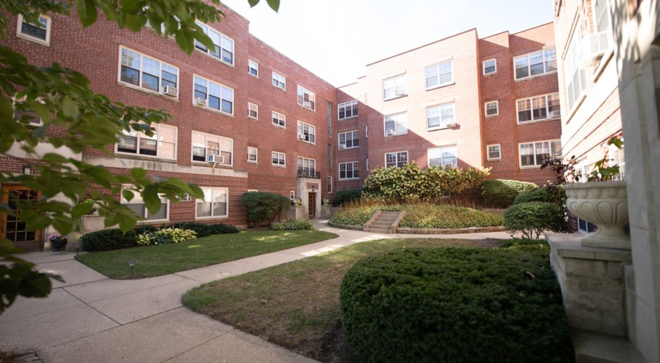 Discover Comfortable Living at Hampton Parkway in Evanston!