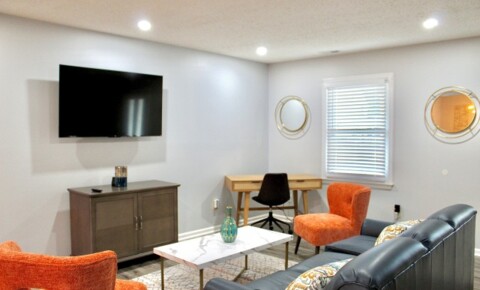 Apartments Near ECPI Cozy Furnished Greenbrier Townhouse for ECPI Students in Virginia Beach, VA