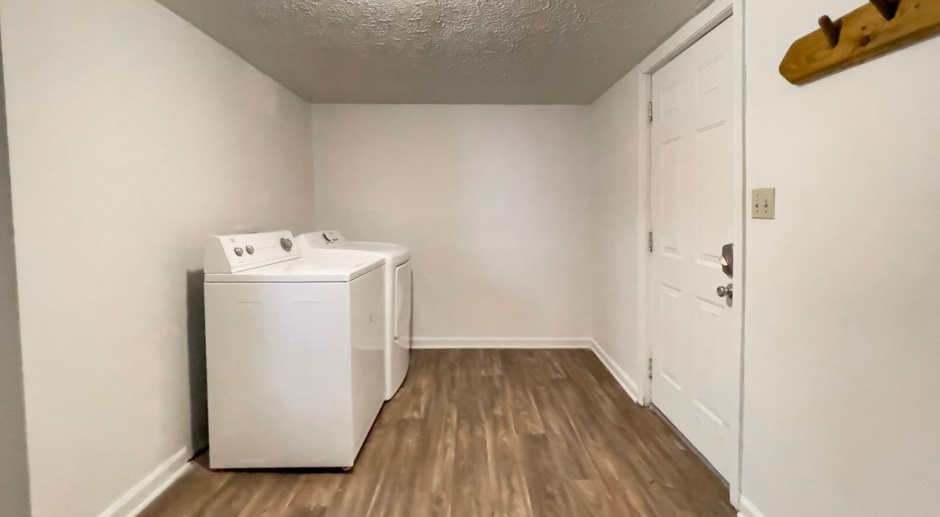 Dishwasher and In-Unit Washer/Dryer Included