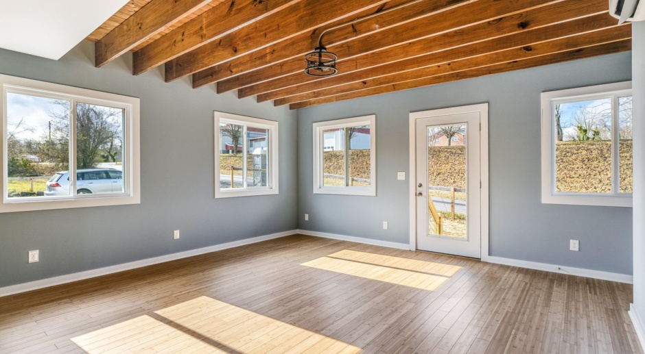 Newly-Built 2-Bedroom Home in North Asheville near Elk Mountain Road