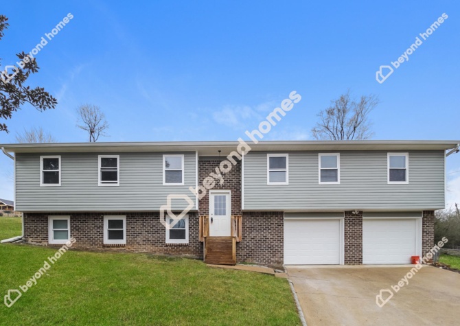 Houses Near Newly renovated 5 bedroom home with 2,673 sq ft of space!