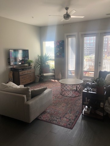 Large 1 BR Apartment available- ideal for petowners!