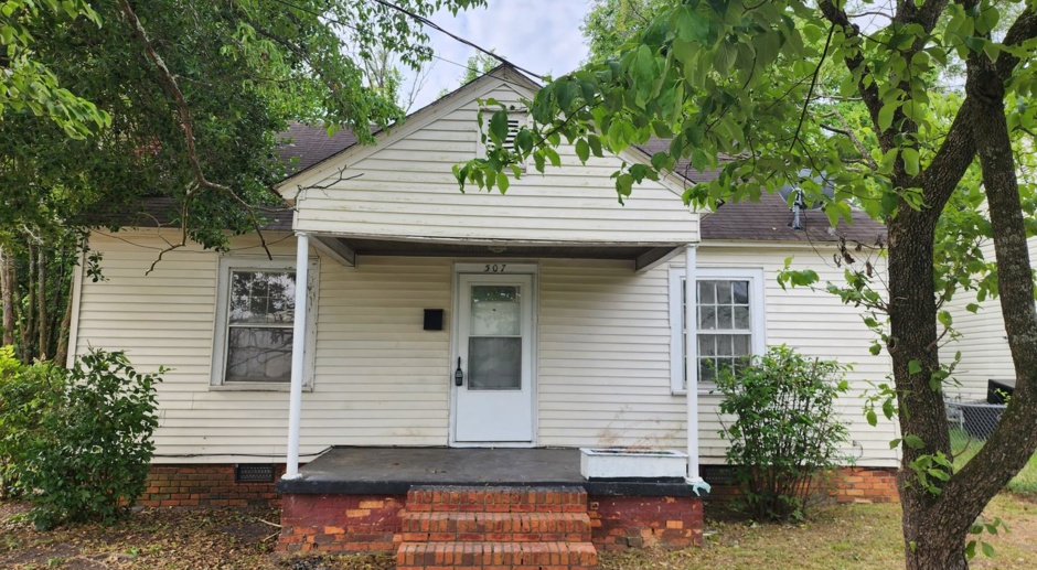 Cute 2 bed 1 bath home close to Downtown! 