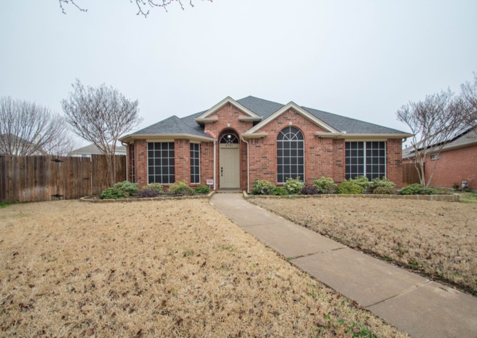 Houses Near Brick 4-Bedroom in North Fort Worth