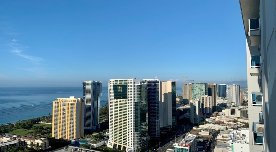 The Central: Large 3 Bed, 3 Bath Condo w/ 2 Parking and Amazing Ocean Views!