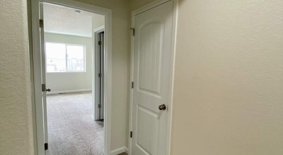 Spacious 3 Bedroom Townhome with Community Center