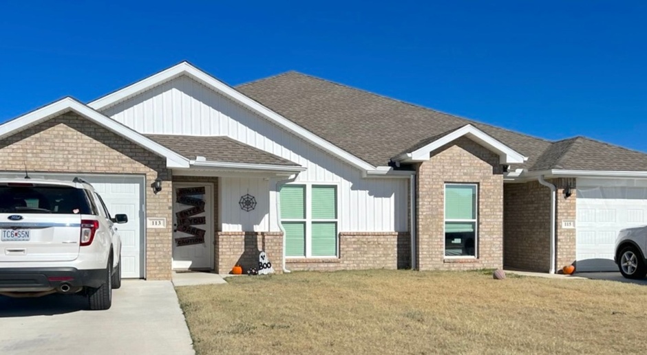 3 Bedroom Townhome In Carl Junction, MO!