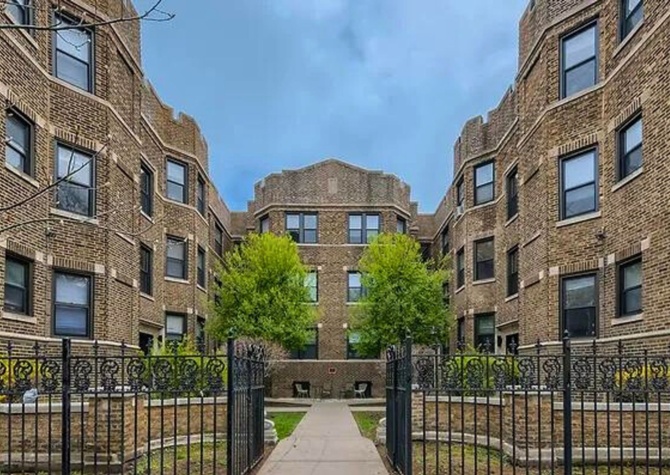 Apartments Near Lakeview East