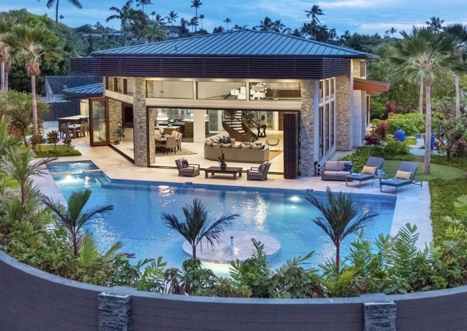 Houses Near Kahala Grand Splendor. Contemporary Luxury residence w/ a large pool.