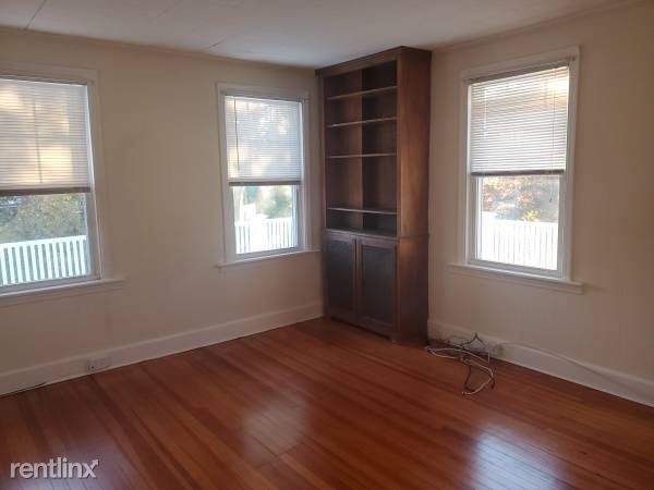 Large 2 Bedroom Apartment 2nd Floor 3-Family Home- H/HW Incl. / Port Chester