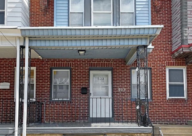 Houses Near comfortable 3 bedroom home is located in the Juniata Park-Feltonville