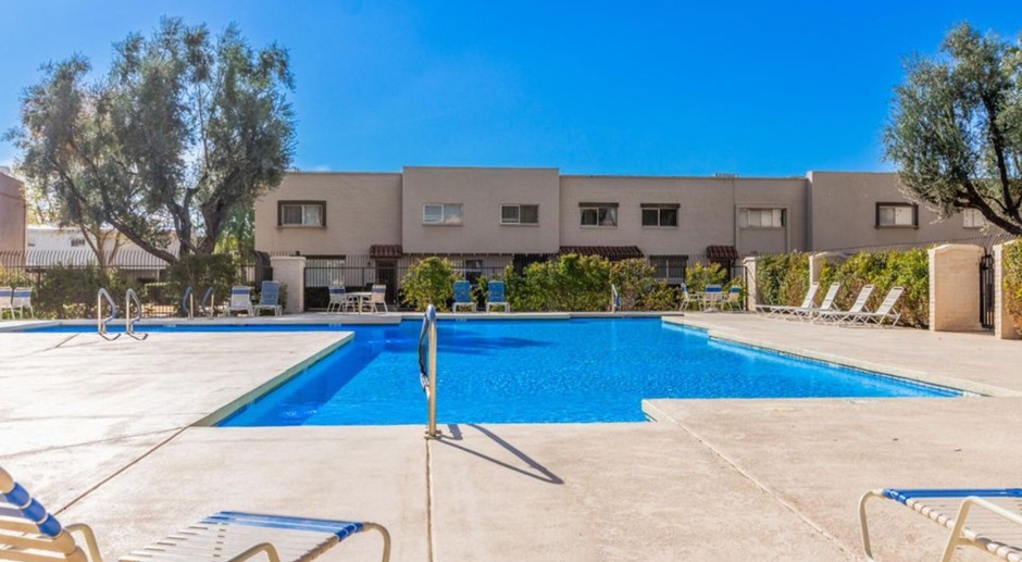 Great Location in Scottsdale,!  2 bedroom, 1.5 bath, community pool