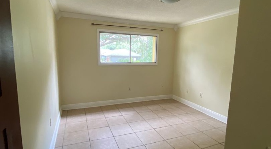 Charming 3-bedroom, 2-bathroom apartment in the Destiny Springs Community. 