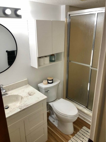 Room for Rent - Priv. Bath, Water+WiFi inc, W/D in unit