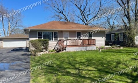 Houses Near Brown Mackie College-Merrillville Spacious 3 bed 1 bath house with HUGE fenced in back yard for Brown Mackie College-Merrillville Students in Merrillville, IN