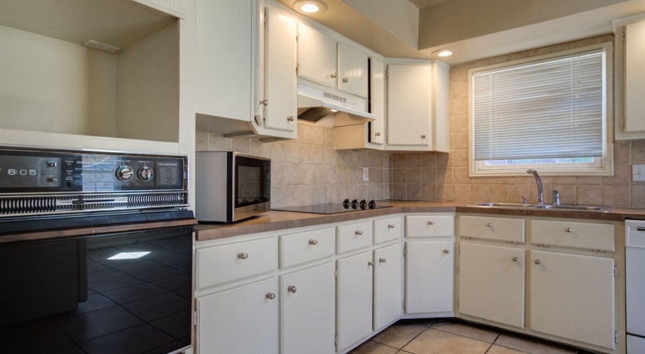 Pre-Leasing for August 2024 - Adorable 2 Bedroom Close To Campus, Shopping & Restaurants!