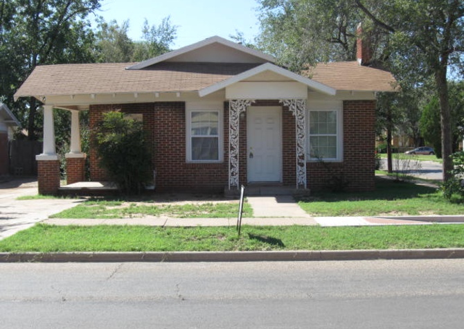 Houses Near Charming and spacious 2/1 home close to TTU *PRE-LEASING FOR AUGUST*