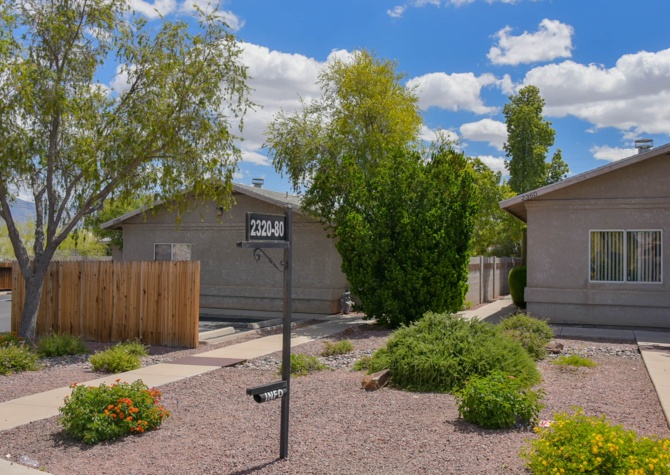 Houses Near AVAILABLE NOW!!! 2BD/2BA Minutes from UofA and Pima!