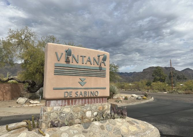 Houses Near AVAILABLE NOW!! Beautiful 3 bed 2 bath in Sabino Canyon