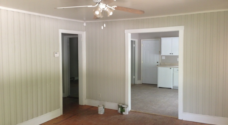 2BR/1BA Cottage on Barnett Shoals Road - Available July!