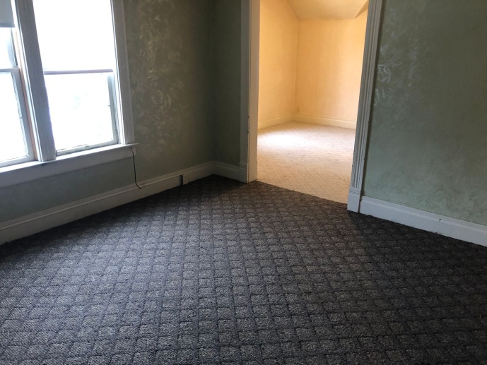 Spacious 2-bedroom Upper Apartment Near Downtown