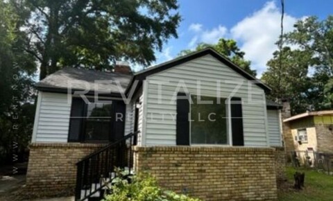 Houses Near BSCC Adorable 3 Bedroom 1 Bathroom in Mobile!  for Bishop State Community College Students in Mobile, AL