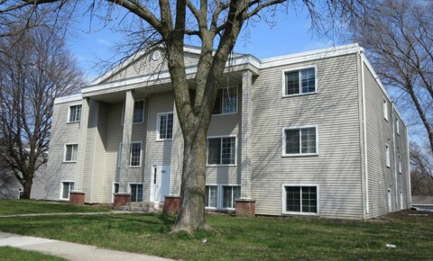 Apartments Near UNI 1225 Langley Rd for University of Northern Iowa Students in Cedar Falls, IA