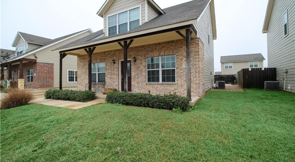 Spacious 4 Bed, 3 Bath in Horse Haven!