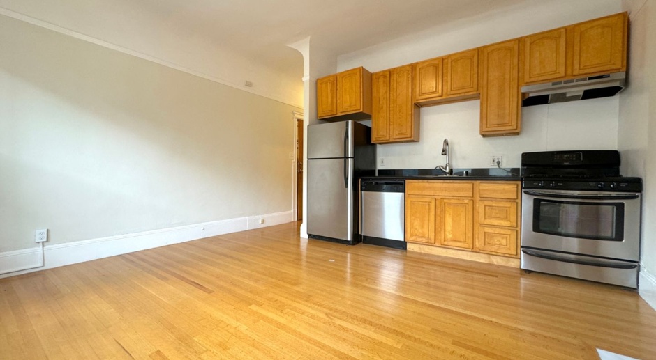 Nob Hill: South-Facing 1 Bedroom Apartment w/ Dishwasher & Shared Laundry Across From Trader Joe's