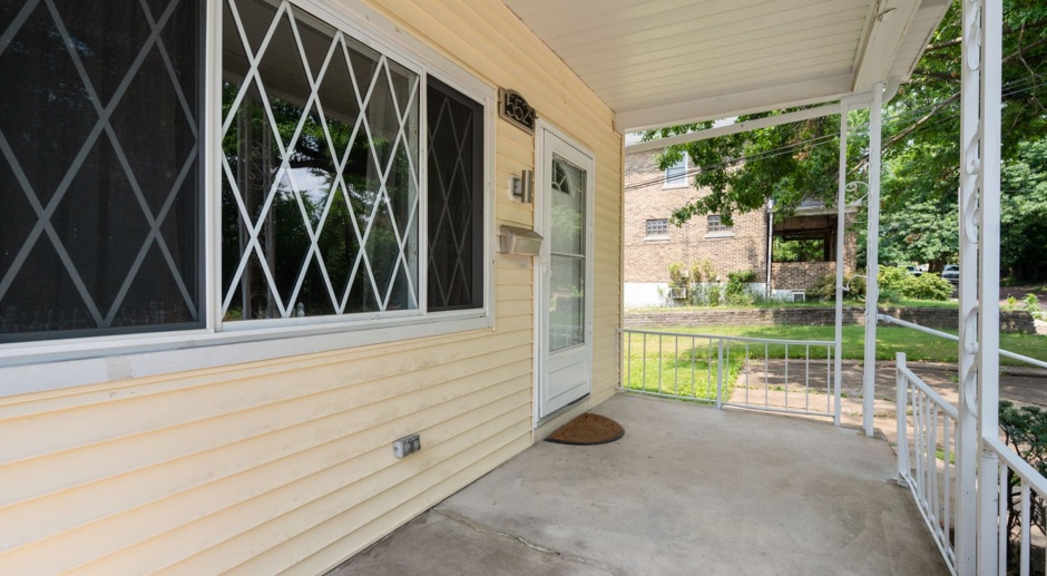 LOVELY LAWRENCEVILLE 2 BEDROOM HOME WITH SPACIOUS YARD AND INTERIOR UPDATES