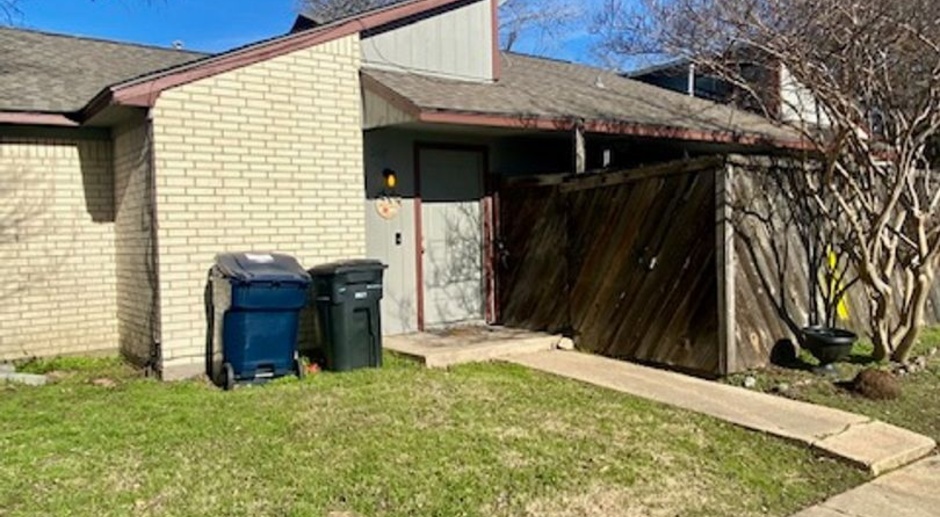 College Station -2 bedroom / 1 bath - Duplex, Available with fence in yard.