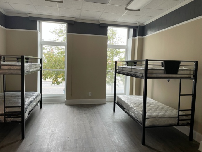 HUGE SHARED ROOMS FOR  STUDENTS/ YOUNG PROFESSIONALS INCLUDES MEALS