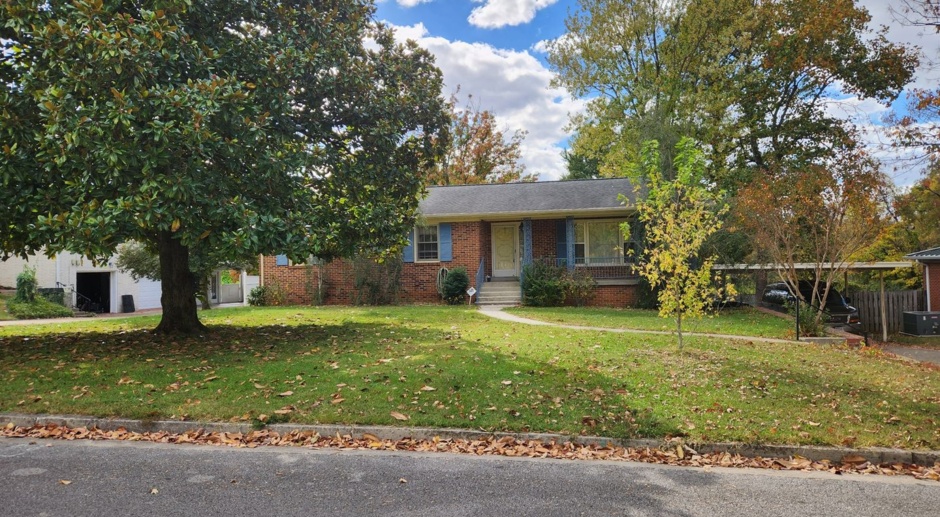GORGEOUS Ranch-style home only 5 minutes from Downtown Murfreesboro!