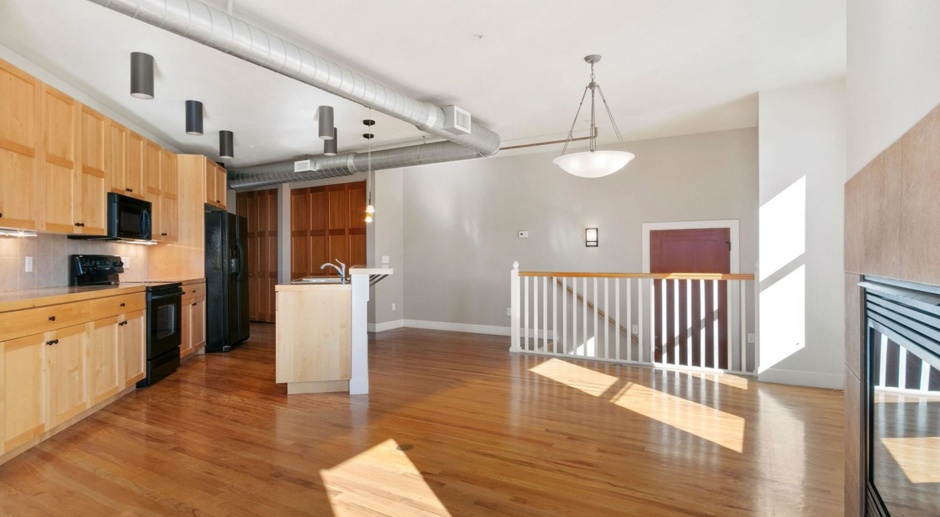 Old Town Condo, 1224 sq ft in Incredible Location with Garage Parking!
