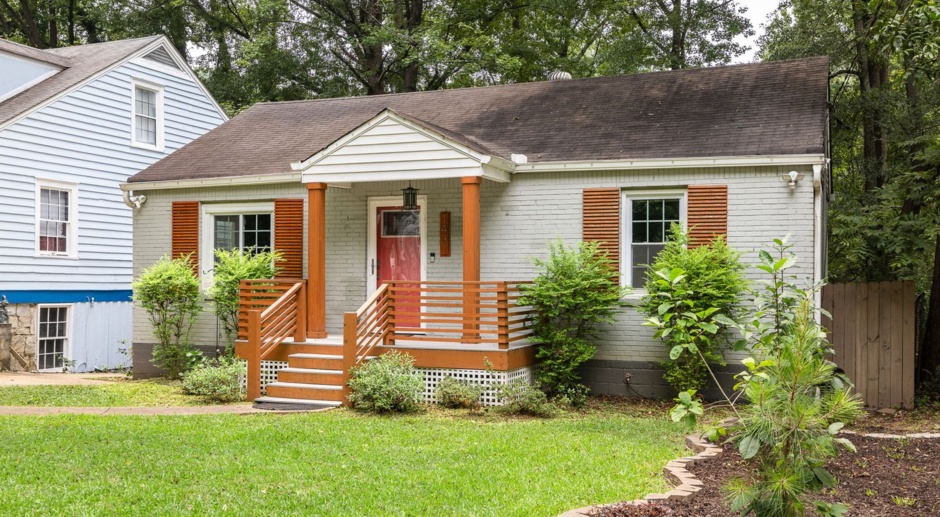 THIS BEAUTIFUL VENETIAN HILLS COTTAGE IS READY TO BE YOUR COZY DREAM HOME! 